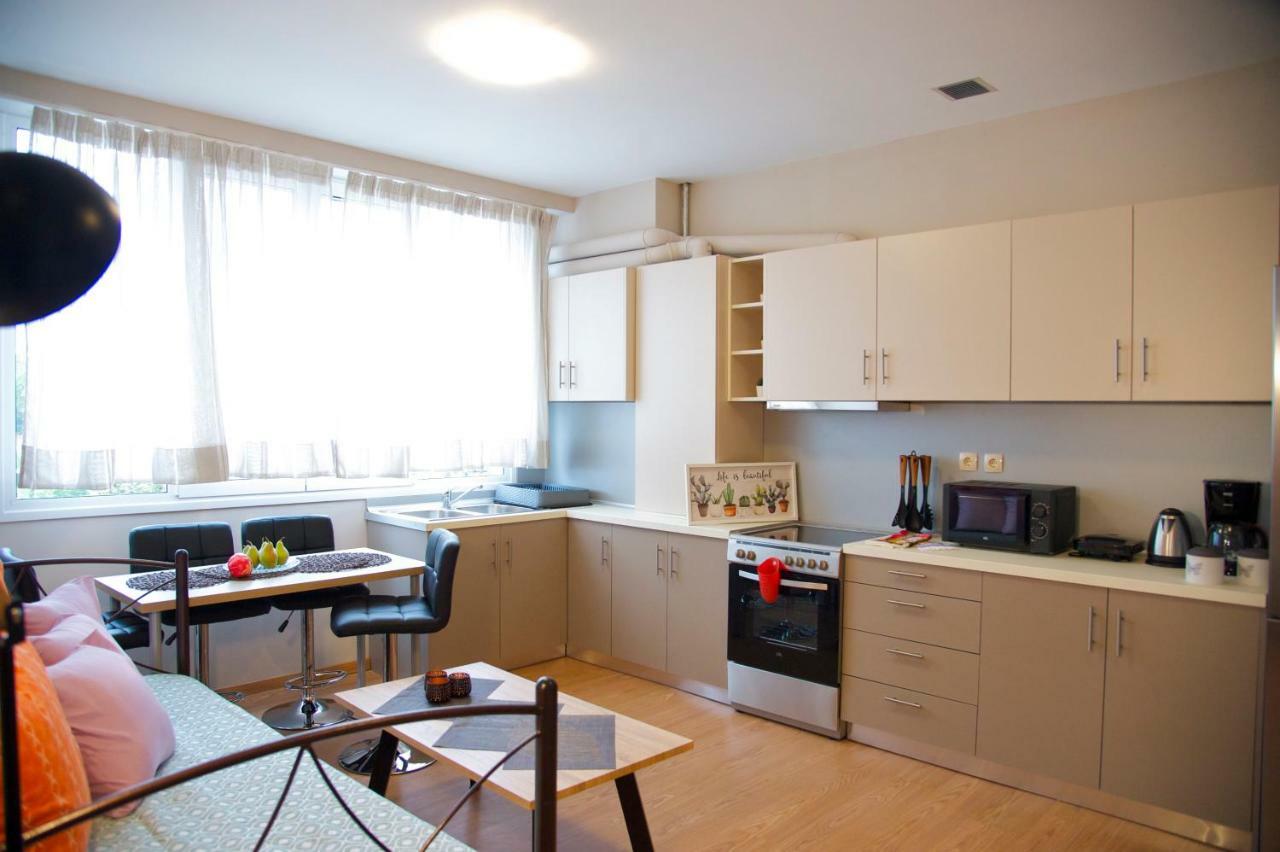 Stylish And Elegant Apts Apartment Athena Bagian luar foto