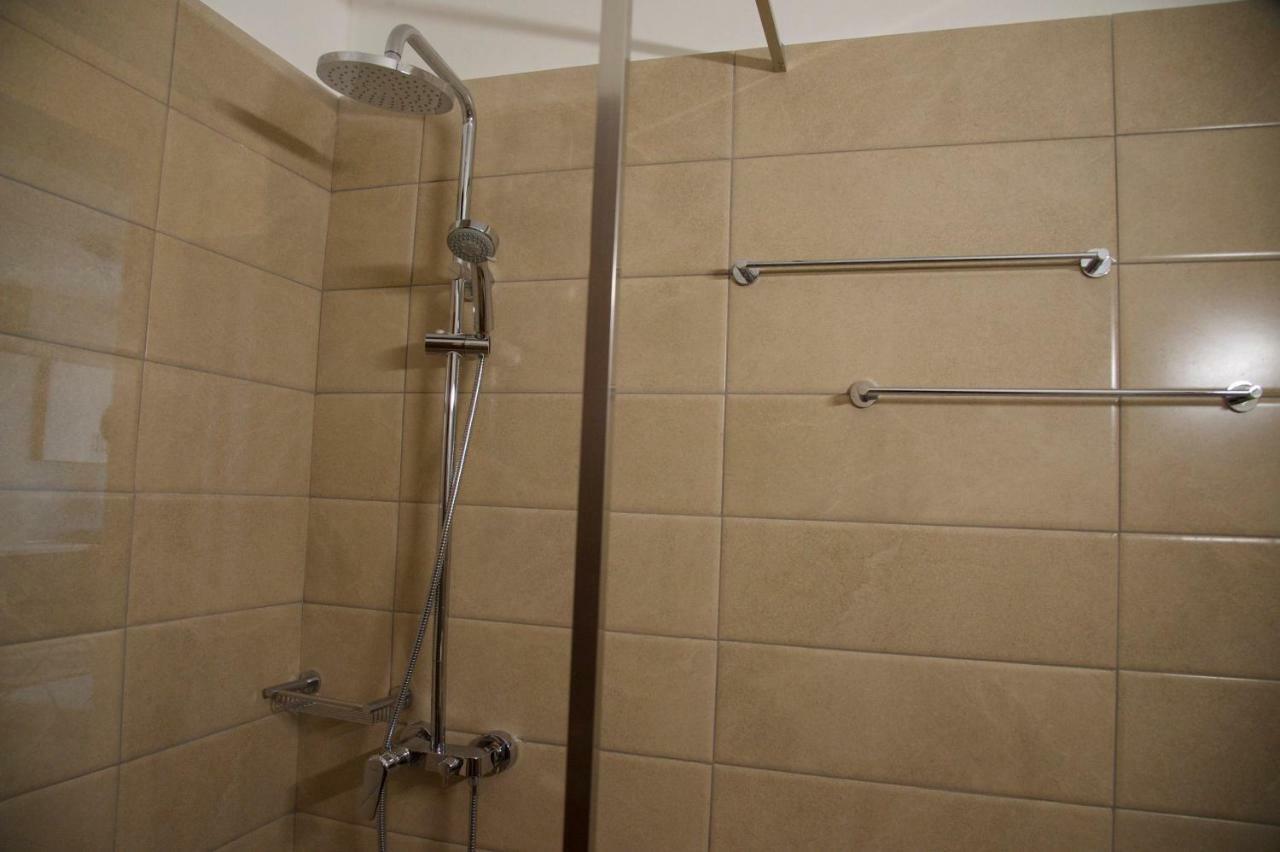 Stylish And Elegant Apts Apartment Athena Bagian luar foto