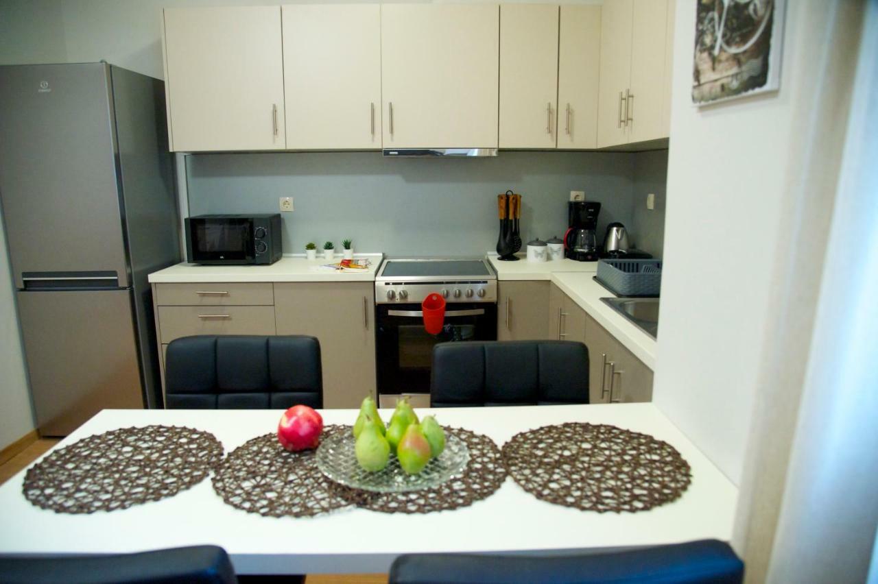 Stylish And Elegant Apts Apartment Athena Bagian luar foto