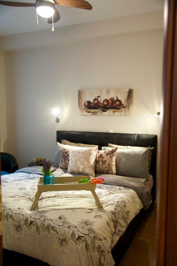 Stylish And Elegant Apts Apartment Athena Bagian luar foto
